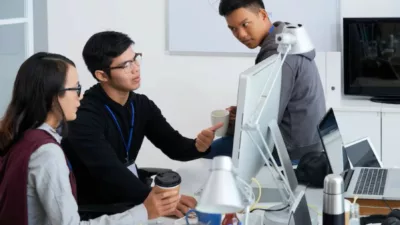 Orang Cerdas Itu Aneh, Tapi Justru Itu Kuncinya!