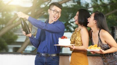 Traktiran Receh, Balasannya Bisa Miliaran?