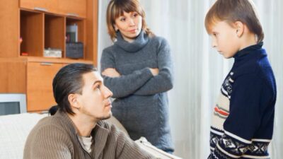 Orang Tua Overprotektif, Bikin Hubungan Renggang!