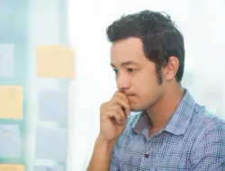 Orang Cerdas Diam, Tapi Pikirannya Liar