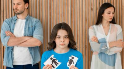 Lebih Baik Pisah daripada Pura-Pura Bahagia Demi Anak?