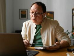 Boomer Kerja Keras, Tapi Tetap Tua dalam Cemas