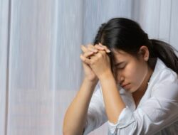 Waspada! ‘Aku Baik-Baik Saja’ Bisa Jadi Alarm Depresi Tersembunyi