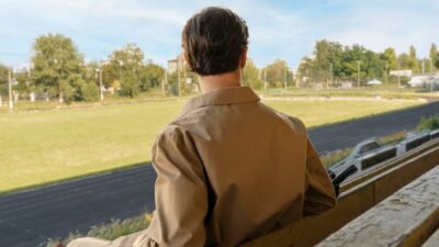 Kesepian Bisa Bikin Pikun? Ini Bukti Ilmiahnya!