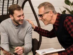 Boomer vs Milenial: Siapa yang Salah Paham Soal ‘Kebutuhan’?