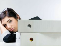 Sukses Mereka Ilusi, Minder Kamu Nyata