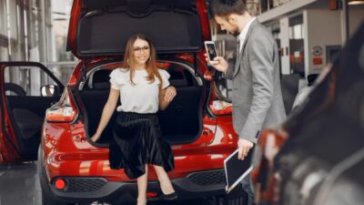 Fakta! Orang Sering Pamer Justru Paling Gak Percaya Diri