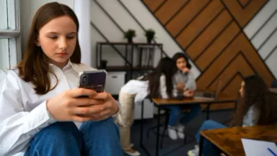 Bikin Depresi? Media Sosial Diam-Diam Merusak Otak Remaja