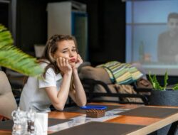 Bosan dengan Rekan Kerja Drama? Ini 10 Kalimat Penyelamat Mentalmu