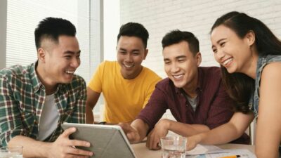 Biar Gak Dibilang Penjilat, Gini Cara Disayang Bos