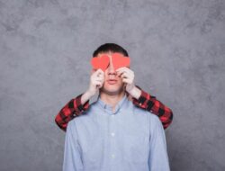 Kamu Dibutakan Cinta? Otakmu Memang Disetel Begitu!