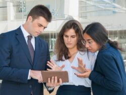 Boss Butuhnya di DM, Marahnya di Grup! Gimana Nggak Kesel?