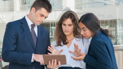 Boss Butuhnya di DM, Marahnya di Grup! Gimana Nggak Kesel?