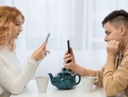 Pacarmu Sulit Diajak Bicara? Ini Cara Bikin Mereka Buka Diri!