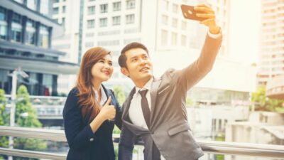 Pacaran Realistis, Uang dan Karir Lebih Penting dari Cinta?