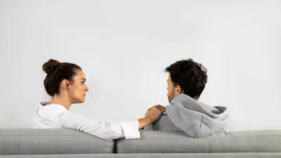 7 Sikap Wanita Ini Punya Aura Mengikat Hati Pria