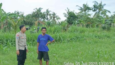 Bhabinkamtibmas Cendi Manik Dorong Ketahanan Pangan Lewat Kunjungan ke Petani