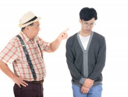 Curhat ke Orang Tua Malah Bikin Capek, Kok Bisa?