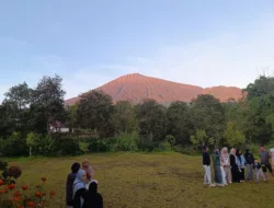 Mendaki Gunung Bisa Bikin Kaya? Ini Fakta Mengejutkannya