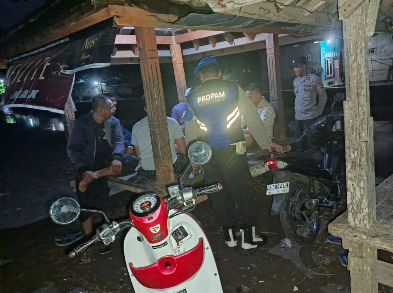 Polsek Kuripan Intensifkan Patroli Malam di Dusun Dasan Geres Pande