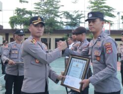 Kapolres Lombok Utara Berikan Penghargaan kepada Enam Personel Berprestasi