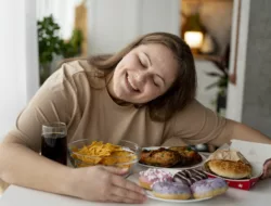 Makan Sehat, Tapi Tetap Tua dan Buncit? Ini Sebabnya!