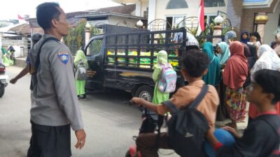 Polsek Batulayar Gelar Gerakan Pangan Murah, 2 Ton Beras Ludes Diserbu Warga