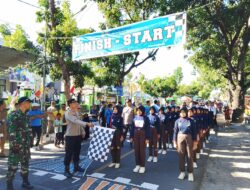 Personel Polsek Bayan Laksanakan Pengamanan Gerak Jalan Tingkat SMP se-Kecamatan Bayan