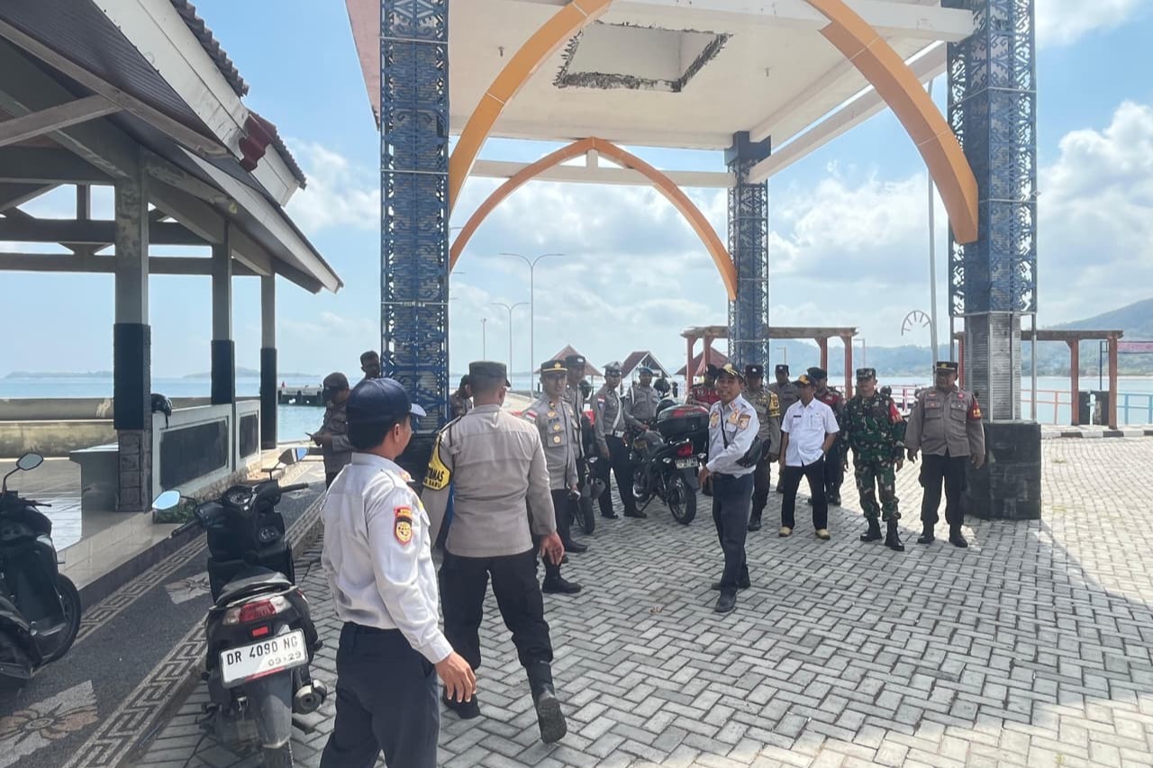 Patroli Gabungan Forkopincam Sekotong Wujudkan Sinergi Jaga Kamtibmas