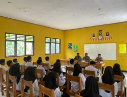 Bhabinkamtibmas Desa Mataiyang Gelar Sosialisasi di SMP Satap, Bangkitkan Semangat Pelajar Jadi Anggota Polri