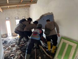 Satbrimob Polda Jawa Timur Perkuat Operasi Kemanusiaan Pasca Erupsi Semeru