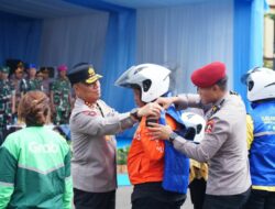 Polri Perkuat Kemitraan dengan Ojek Online: Polda Lampung Gelar Bakti Sosial dan kesehatan pada Apel Ojol Kamtibmas Nasional 2025