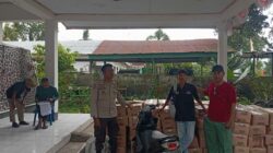 BHABINKAMTIBMAS MONTABARU DAMPAINGI PENYALURAN 9,5 TON BERAS & 1.900 LITER MINYAK GORENG, WARGA APRESIASI KEHADIRAN POLRI