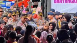 Kapolri Tinjau Posko Pengungsian di Aceh Tamiang, Salurkan Bantuan ke Korban Bencana