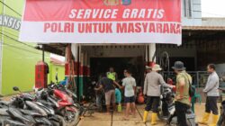 Bangkit Bersama Polri: Kapolres Tapteng Layani Service Motor Gratis untuk Warga Terdampak