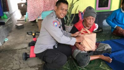 Sat Binmas Polres Lobar Bagikan Paket Nutrisi di Lembar