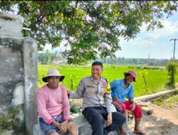 Bhabinkamtibmas Desa Bagik Papan Sampaikan Himbauan Kamtibmas dan Program Ketahanan Pangan kepada Warga