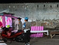 Antisipasi Kejahatan Malam, Polsek Labuapi Gelar Patroli Blue Light