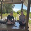 Pastikan Keamanan Area Perkebunan, Bhabinkamtibmas Desa Rhee Loka Sambangi Petani Cabai