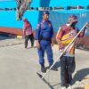 Polisi Penolong Hadir di Pesisir, Sat Polairud Polres Dompu Bantu Warga dan Amankan Aktivitas Pelabuhan