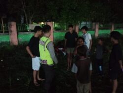 Patroli Dialogis Malam Hari, Polsek Brang Rea Ajak Pemuda Jauhi Narkoba dan Jaga Kamtibmas