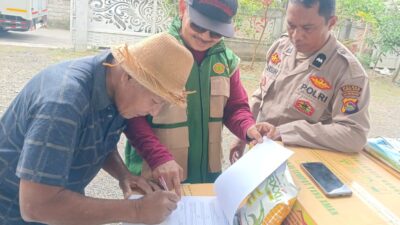 Petani Desa Beleka Terima Bantuan Benih Jagung, Dikawal Ketat Kepolisian