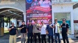 Bhabinkamtibmas Desa Tanjung Luar Bersama Babinsa Pasang Baliho Imbauan Bahaya Narkoba