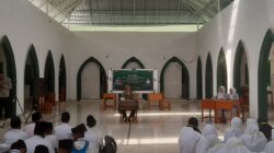 Bhabinkamtibmas Desa Anjani Berikan Penyuluhan Pencegahan Bullying kepada Santri Baru MAPK Syaikh Zainuddin NW Anjani