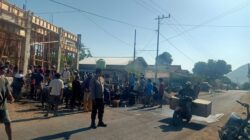 Gotong Royong Bangun Masjid, Bhabinkamtibmas Desa Rasabou Perkuat Kemitraan dan Sampaikan Pesan Kamtibmas