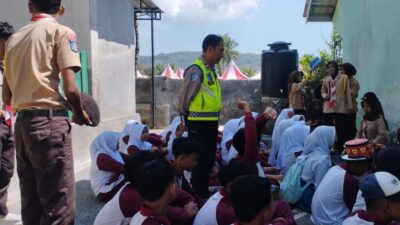 Gandeng Pelajar SMAN 1 Sekotong, Satlantas Polres Lombok Barat Perkuat Edukasi Kamseltibcar Lantas Sejak Dini