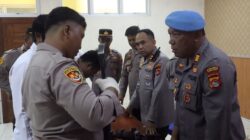 Kapolres Sumbawa Barat Pimpin Pengecekan Senjata Api Personel untuk Pastikan Kesiapan Operasional