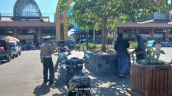 Polsek Kopang Gelar Patroli Dialogis di Pasar Jelojok, Ajak Warga Tingkatkan Kewaspadaan