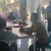Bhabinkamtibmas Desa Sakra Pantau Pemeriksaan Kesehatan Gratis bagi Lansia