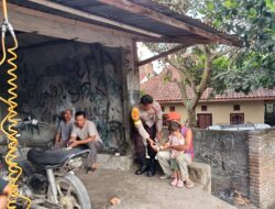 Bhabinkamtibmas Desa Kabar lakukan Sambang Desa dan Silaturahmi untuk Perkuat Sinergi Kamtibmas